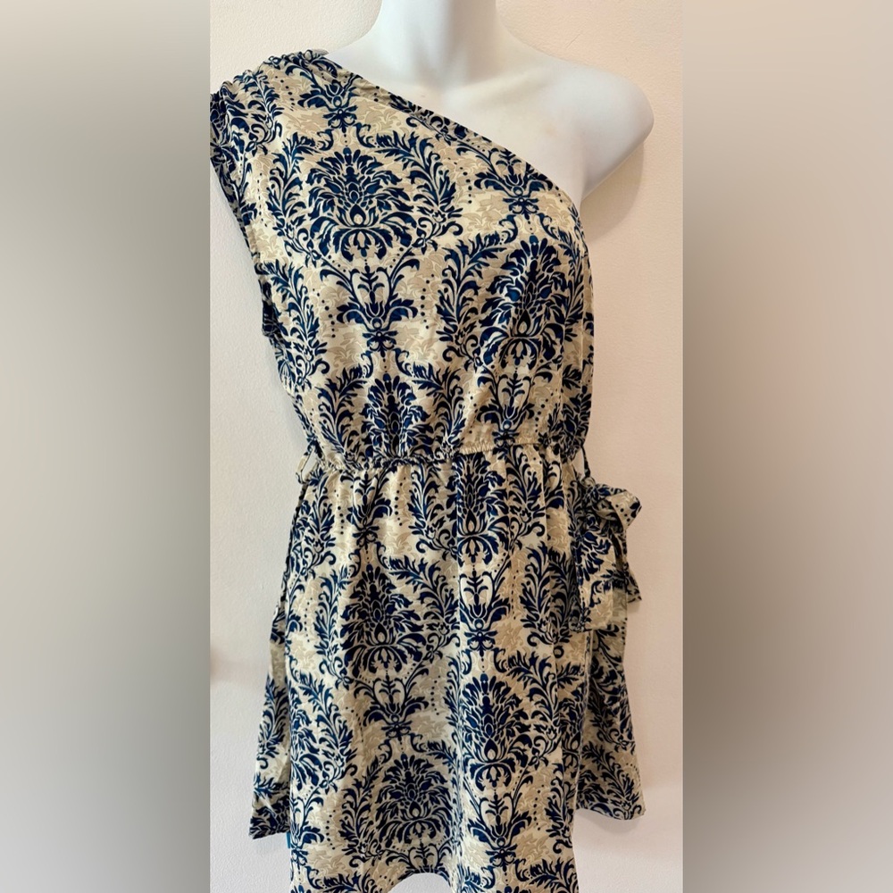 Cupshe One-Shoulder Navy and Cream Dress